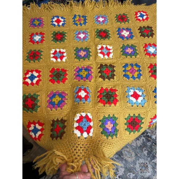 Vtg Handmade Multicolor Fringe Crochet Granny Afghan Throw Blanket Size 34"x 36" - Picture 3 of 3
